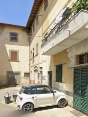 Montelupo Fiorentino via Giordano Bruno appartamento di 5 vani con sottotetto e accessori